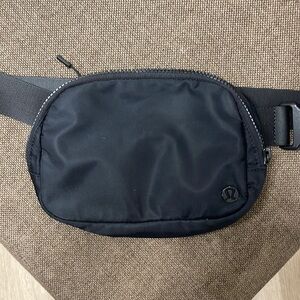 Lululemon Everywhere Belt Bag Black